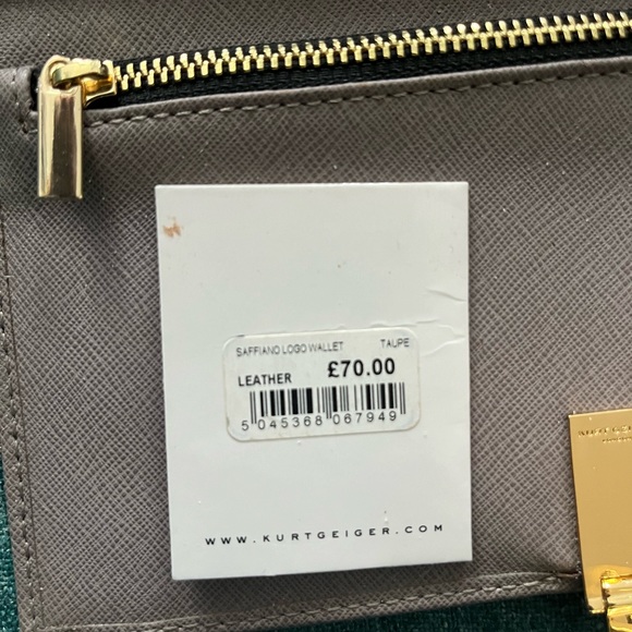 Kurt Geiger Wallet. Barely used. As good as new. Bought for £70( 118 CAD ) - Picture 6 of 10